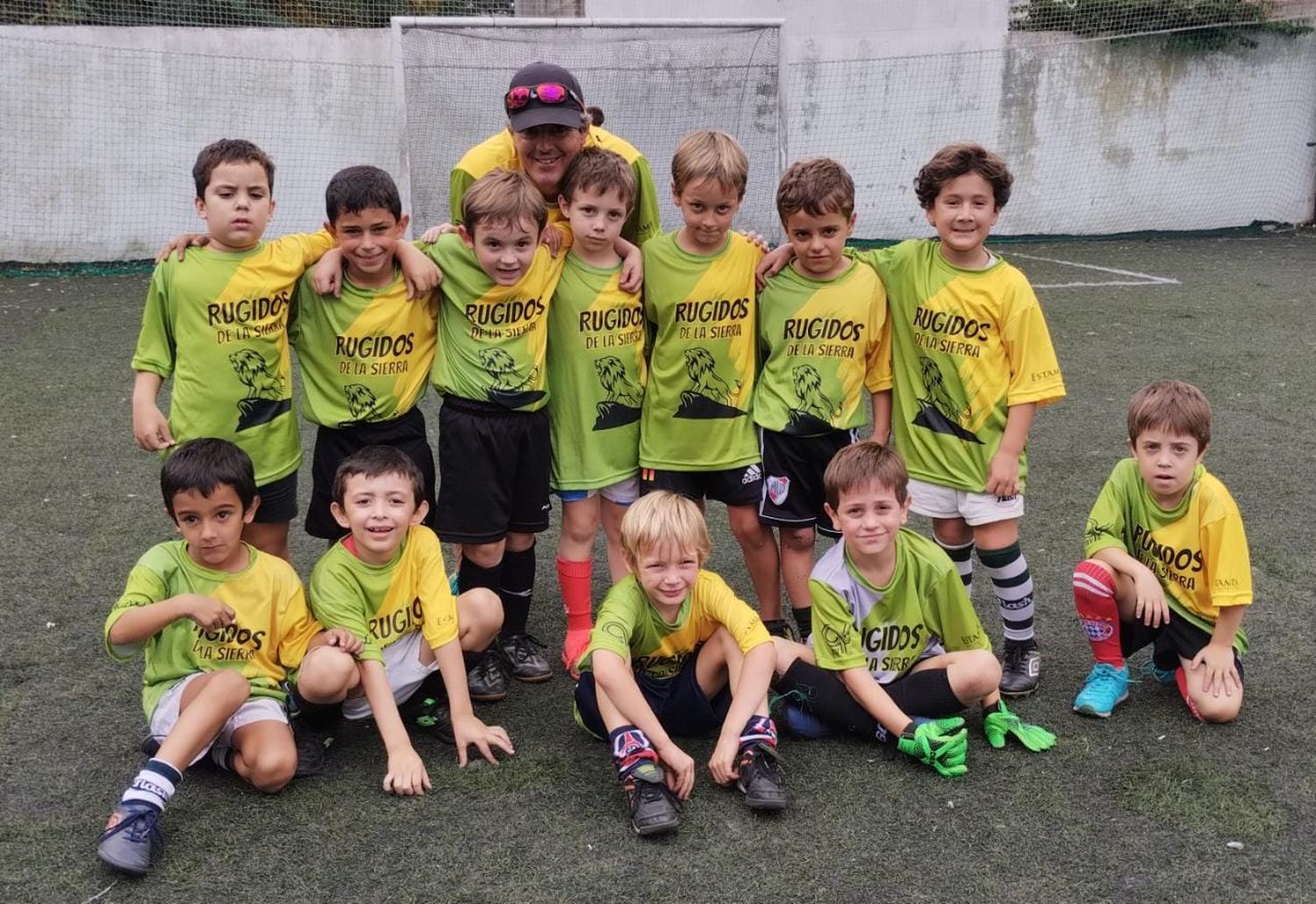 El equipo Rugidos, del Colegio de la Sierra.