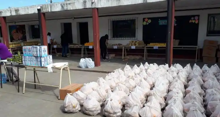 Entrega de alimentos en escuelas: son más de 11.400 los beneficiarios