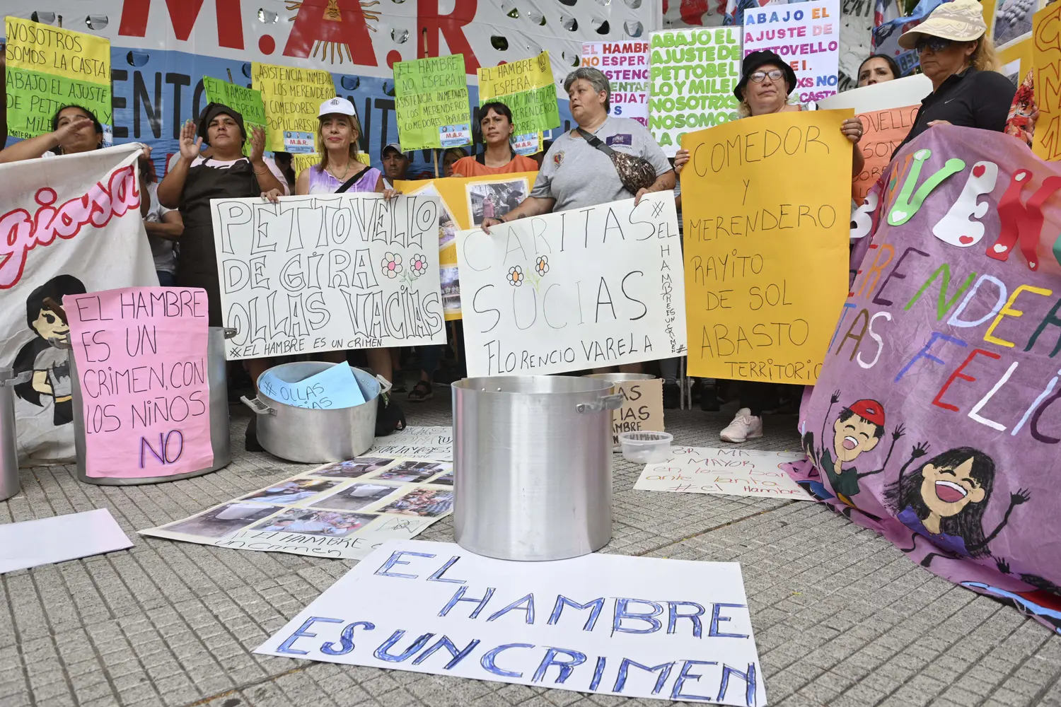 Los duros testimonios de las cocineras de comedores comunitarios del conurbano bonaerense que reclaman alimentos