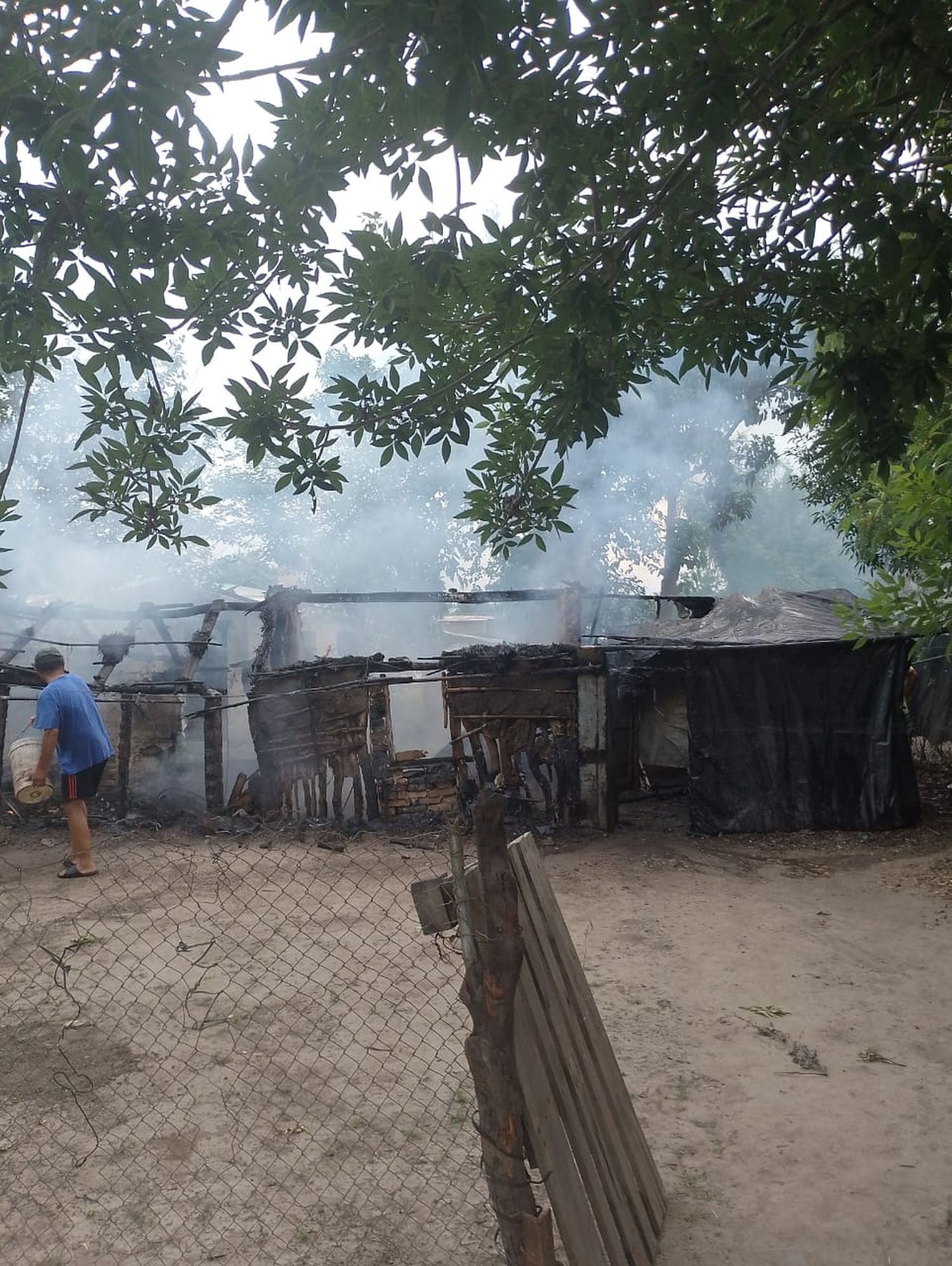 Se incendió una vivienda y el propietario resultó con quemaduras