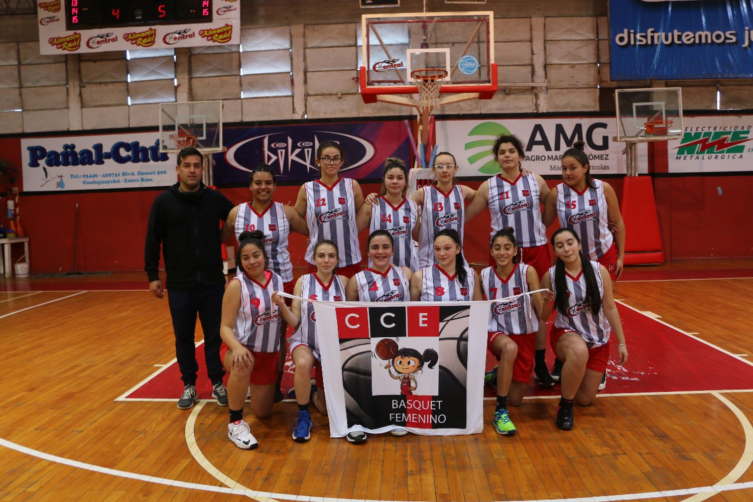 Central ganó tres de los cuatro campeonatos en formativas