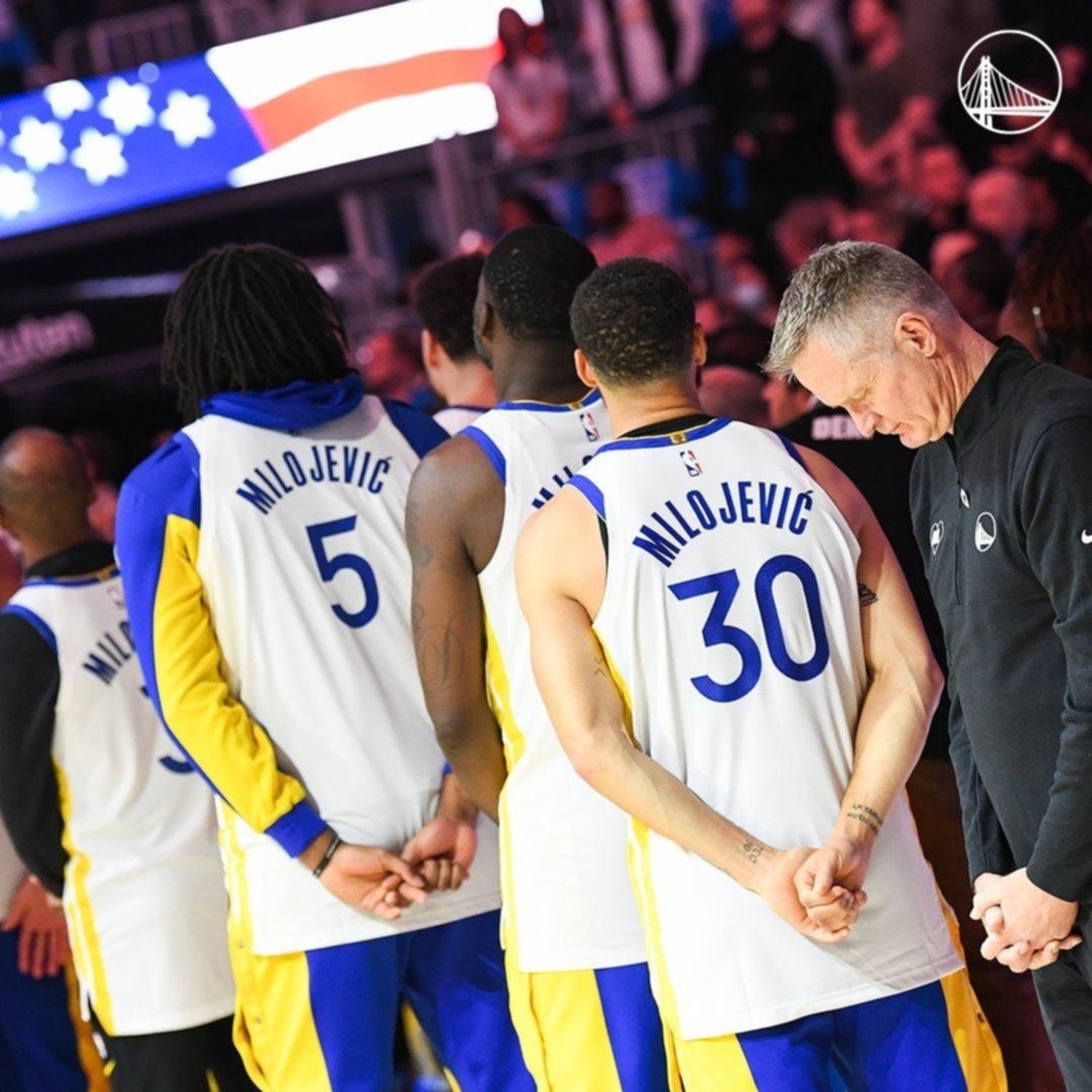 Así fue el emotivo homenaje de los Warriors a su entrenador fallecido