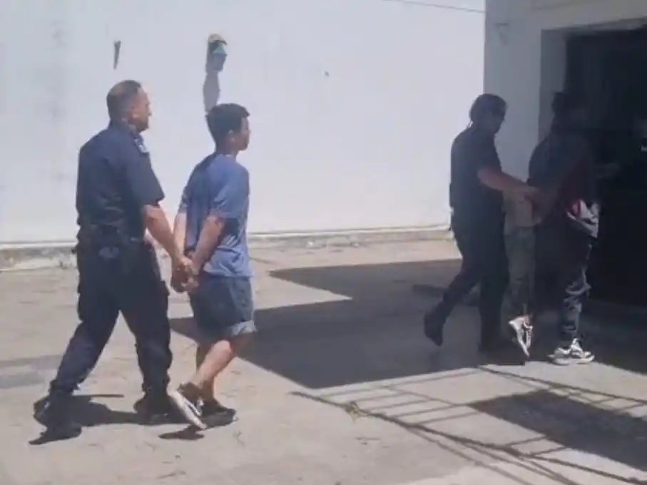 Intento de hurto en un comercio céntrico terminó con dos jóvenes demorados
