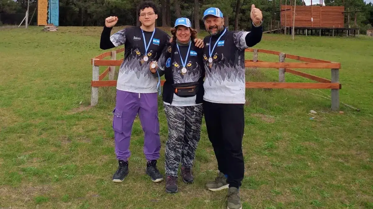 Parte de la representación tandilense en Necochea.