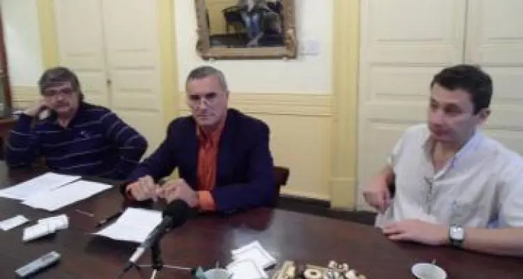 Comienzan a quitar carteles publicitarios por el costo y los riesgos