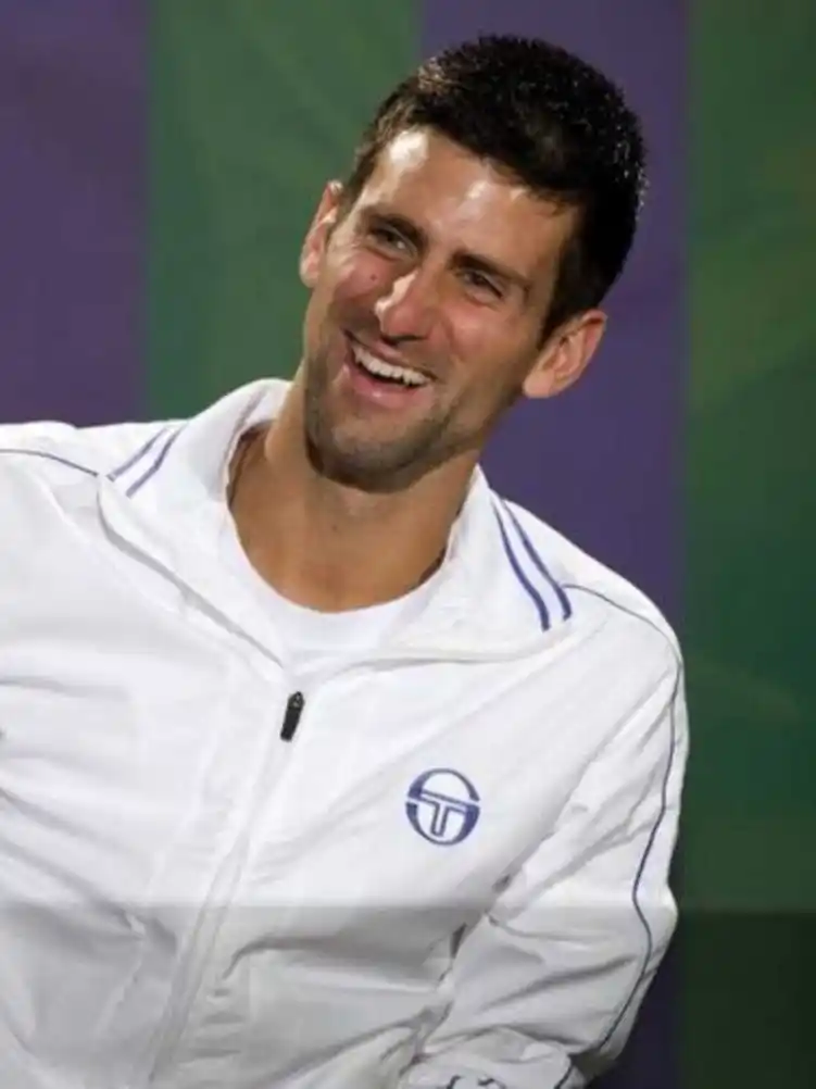 Mira esta increíble imitación de Novak Djokovic y cuál fue su reacción