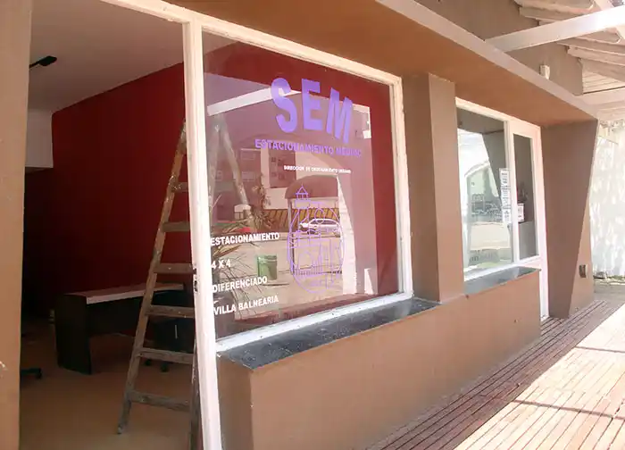 Estacionamiento medido en la Villa, un sistema que genera más inconvenientes que beneficios