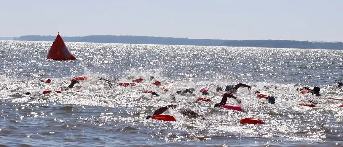 Gamba Genovese e Ignacio Pintos ganadores de las Aguas Abiertas Lago de Salto Grande