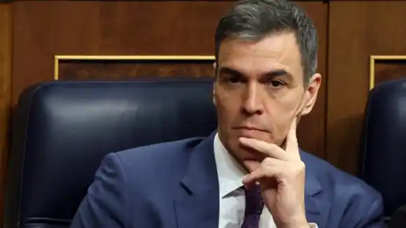 ¡DAÑAN LA DEMOCRACIA! Pedro Sánchez llama a acabar con el anonimato en las redes sociales