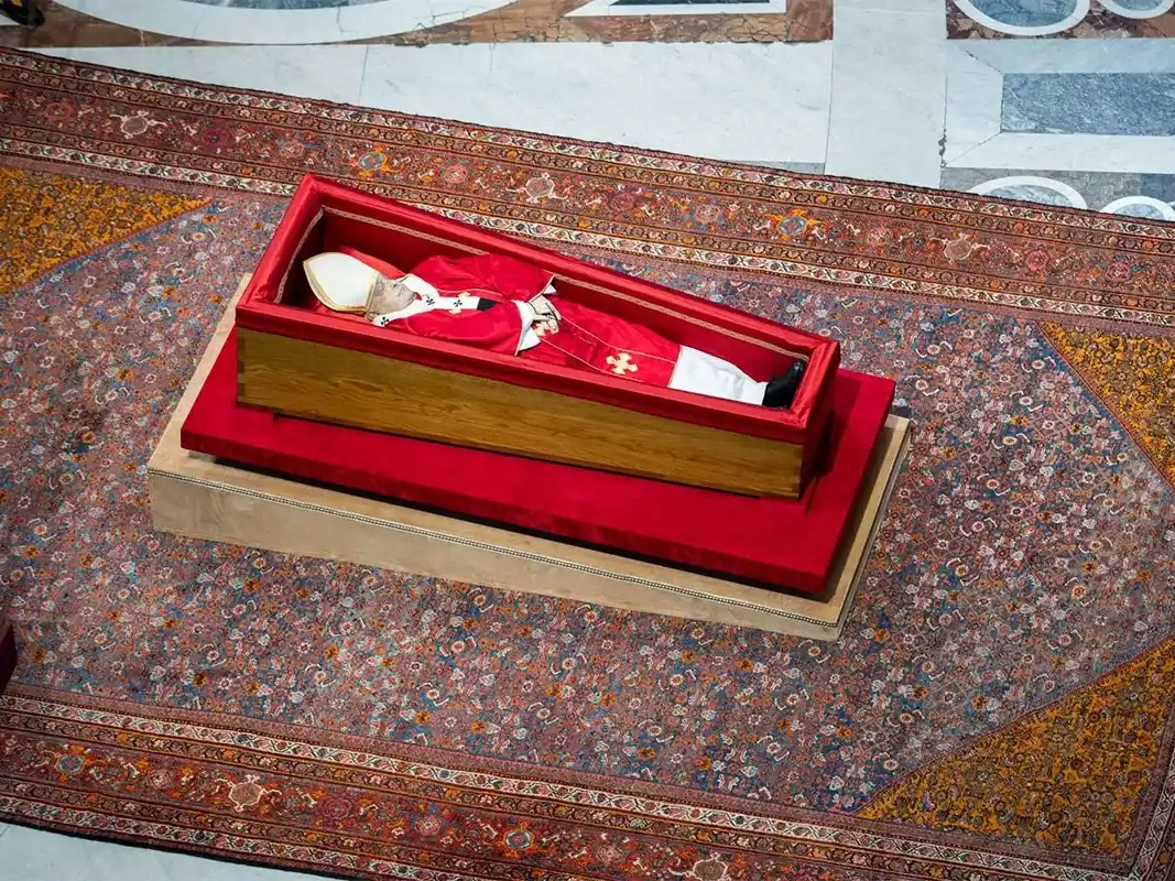 El Vaticano se prepara para el rito del cierre del féretro del Papa Francisco