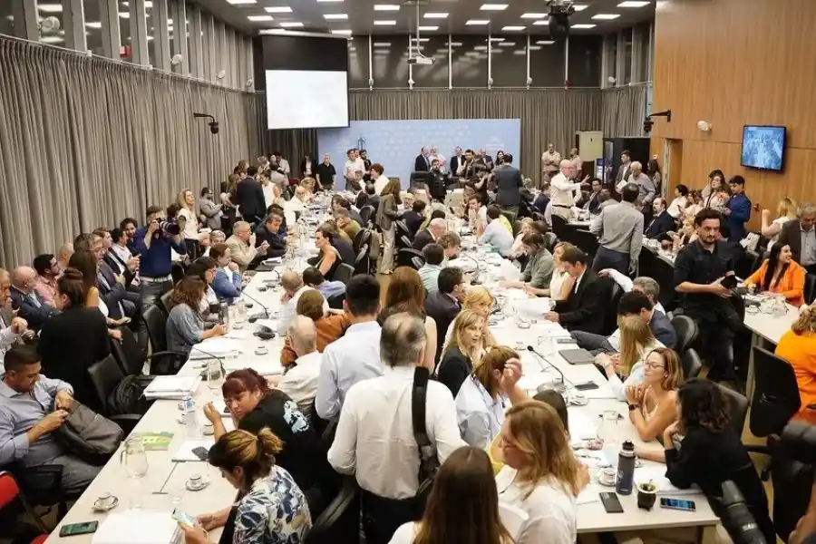 Ya inició el debate de la "Ley ómnibus" que Milei mandó al Congreso