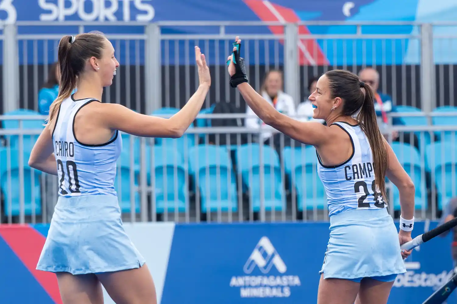 Las Leonas golearon y ya esperan en semifinales