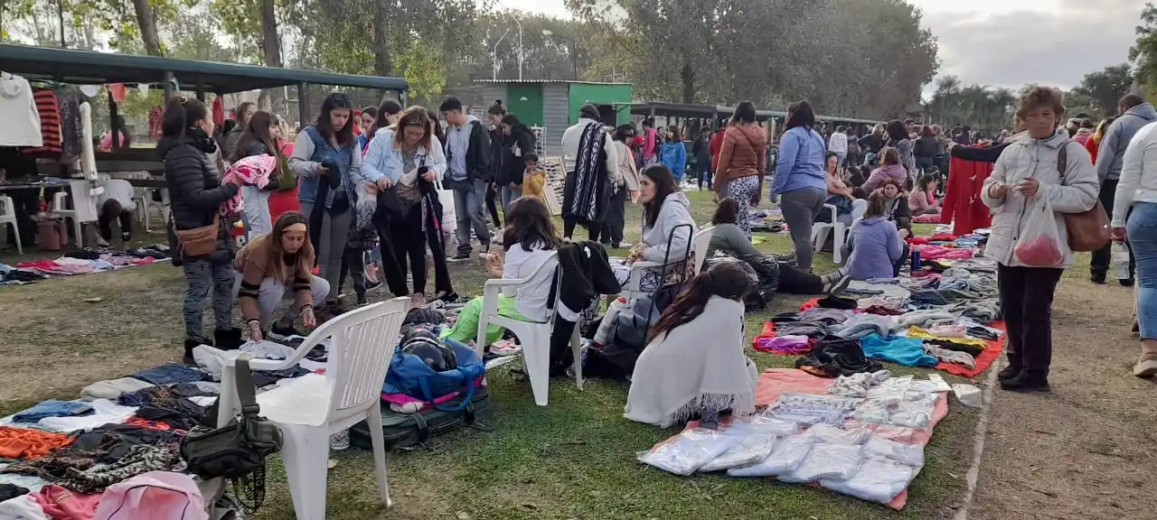 Unas 3.000 personas concurren cada sábado a la Feria de la Estación