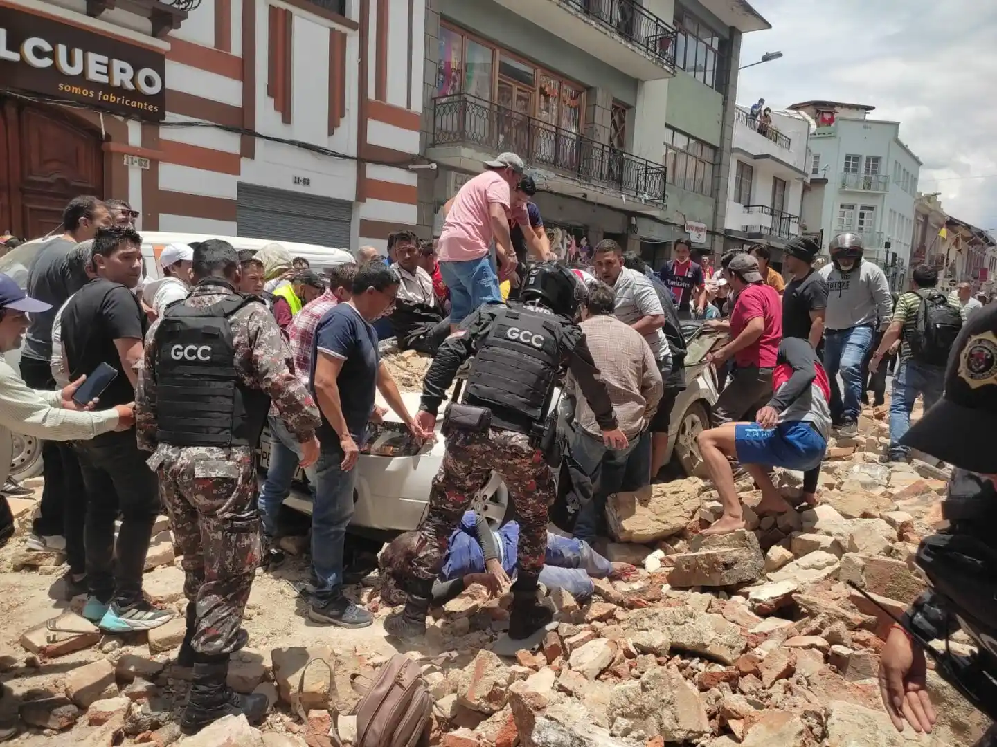 EN IMÁGENES el terremoto de 6,5 que afectó a Ecuador y Perú deja 14 fallecidos