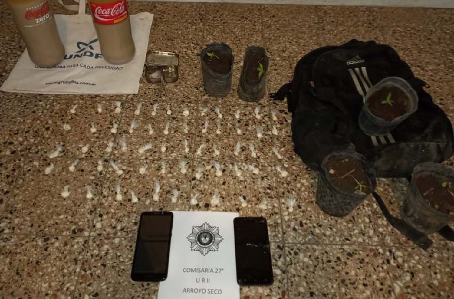 Narco delivery: viajaban en moto con 59 envoltorios de cocaína y terminaron detenidos