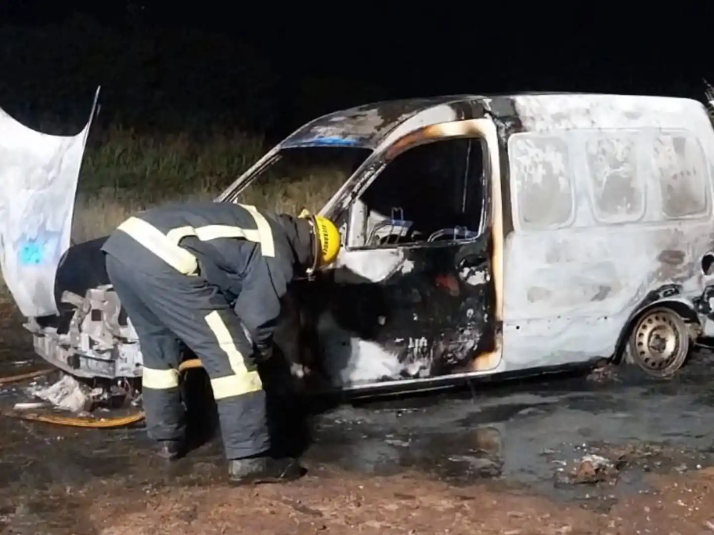 Bomberos de Frontera sofocaron incendio vehicular en zona rural de Josefina