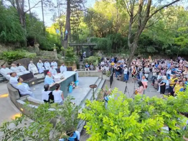 Cardenal Rossi: “María está allí donde estamos nosotros”