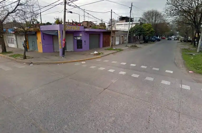 Murió un policía tras colisionar su moto contra un camión