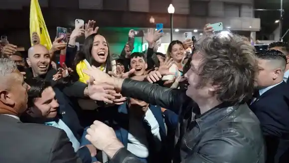 Milei descartó convocar a Kicillof a dialogar y congela los cambios de Gabinete