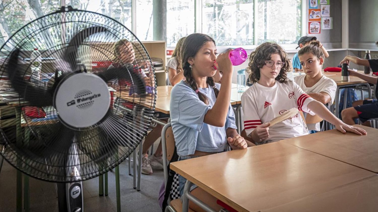 Una escuela secundaria lanzó una campaña para comprar ventiladores