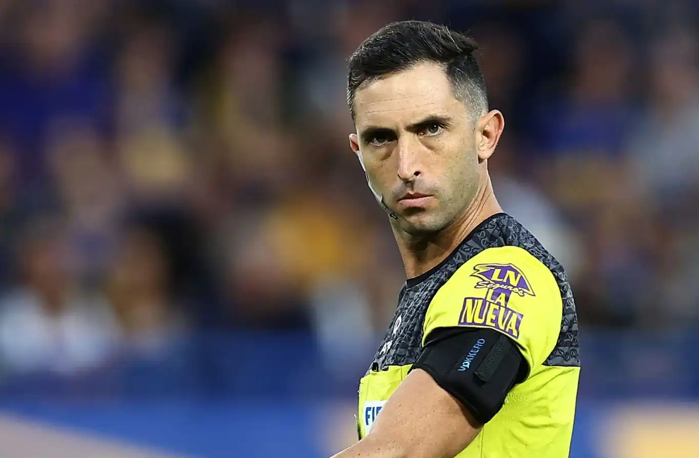Dirige la máxima categoría del fútbol argentino desde 2018 y es internacional en representación del país a partir de este año.