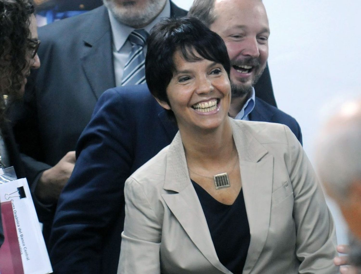 Técnicos ligados a Fernández propusieron desdolarizar la economía luego de asumir