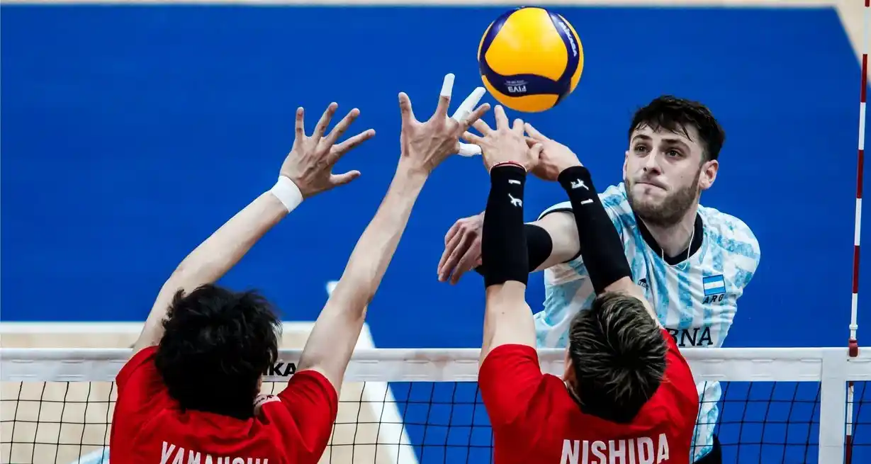 Argentina no pudo con Japón en el debut. Crédito: FeVA