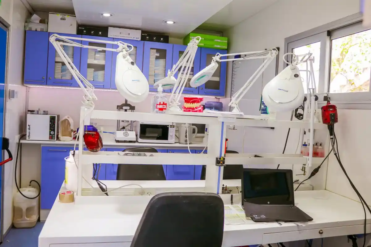 Comenzaron a colocar las primeras prótesis del plan Gualeguaychú Sonríe