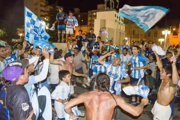 #RacingCampeón: Así festejaron los hinchas en toda la Provincia