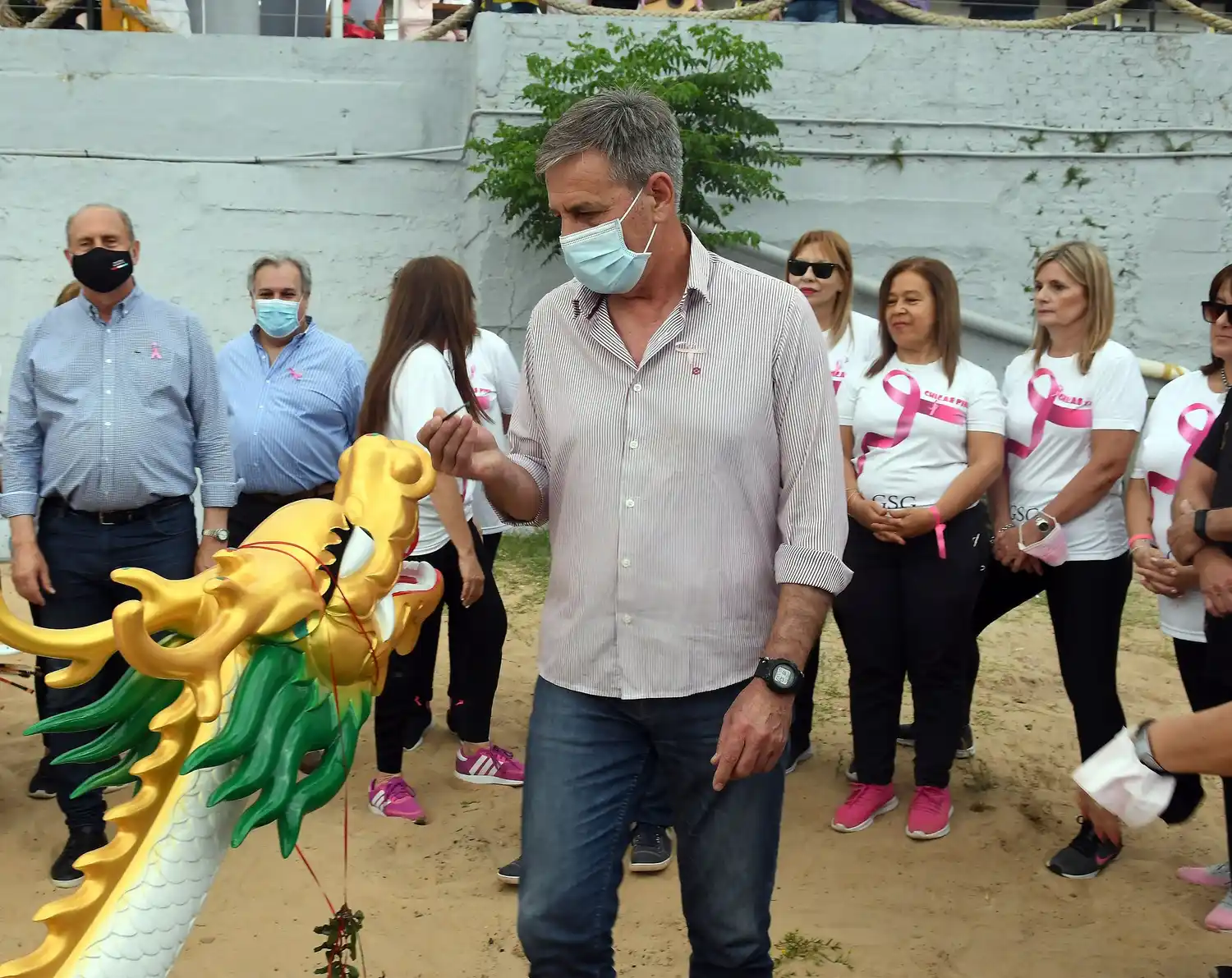 Jatón participó de la inauguración del Bote Dragón del grupo Chicas Pink
