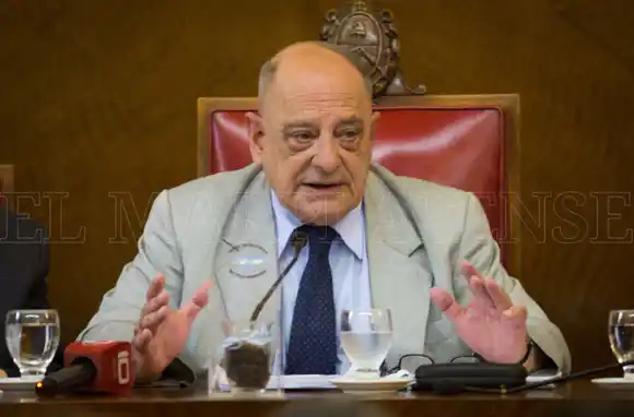 "Provincia nos debe 300 millones y Nación, también"