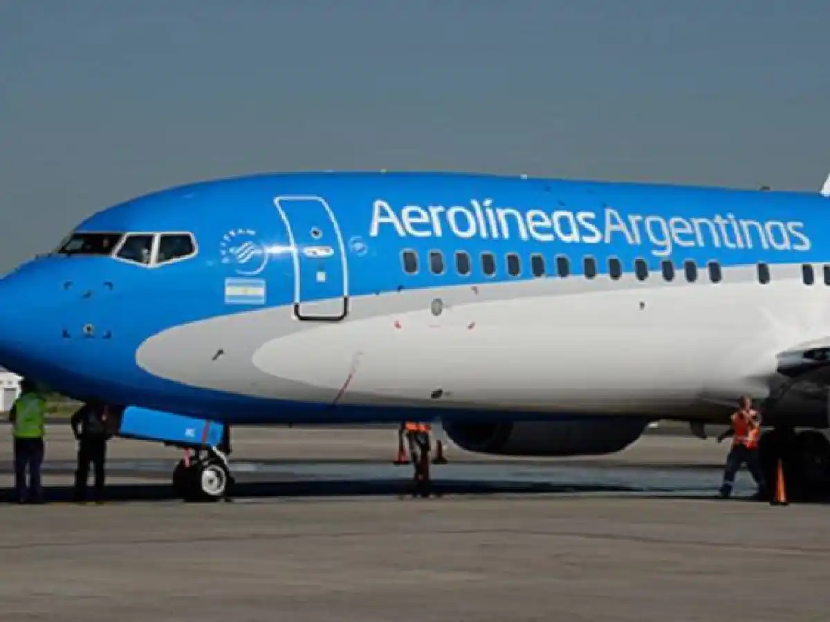 Aerolíneas Argentinas suspendió todos sus vuelos para el martes 25