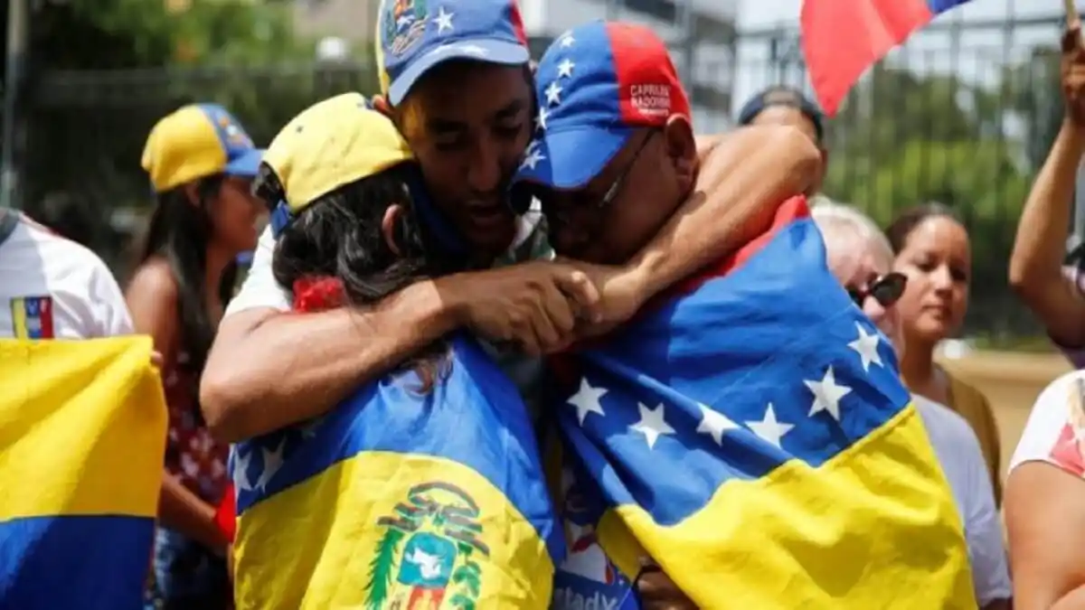 En Sonora buscan ayudar a migrantes venezolanos a retornar por vía aérea