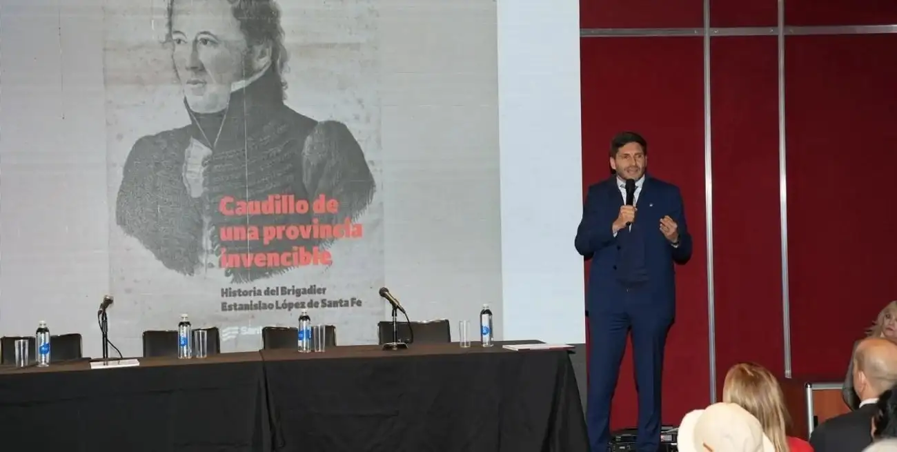 El gobernador de Santa Fe, Maximiliano Pullaro, este viernes en la Feria del Libro. Crédito: Gobierno de Santa Fe