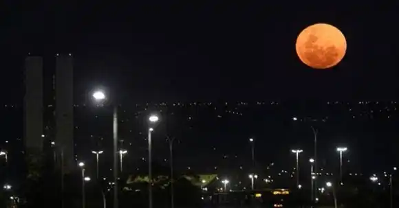 Superluna de Fresa:  �SVa a estar más cerca de  la tierra y más brillante⬝