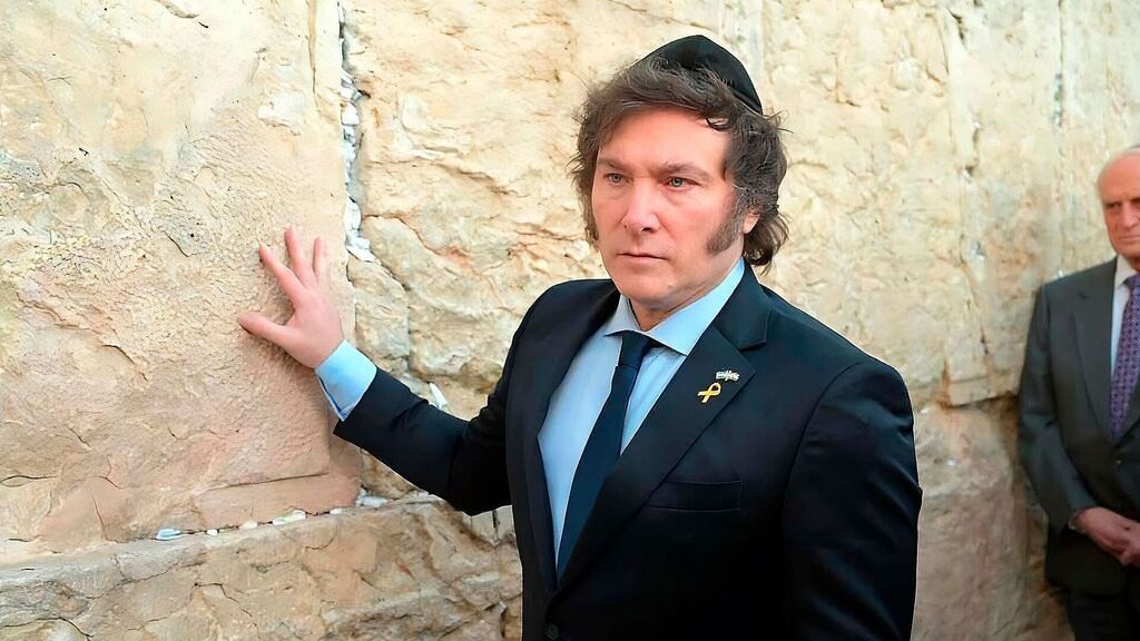 Javier Milei llora emocionado junto al Muro de los Lamentos en una de sus viajes a Israel