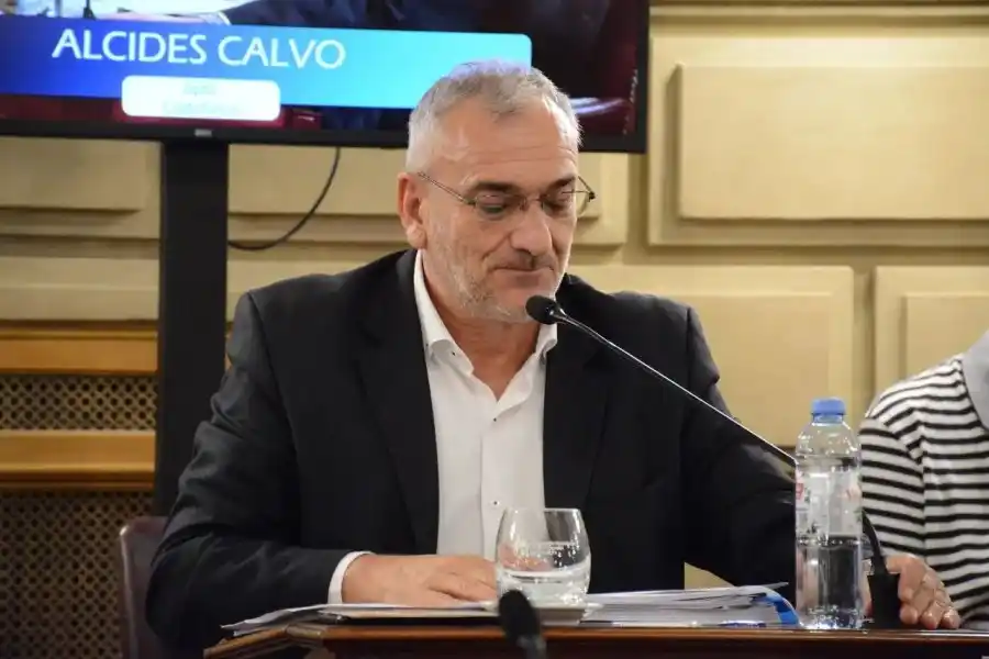 Dos carrgos para una escuela de San Vidente: aprobaron proyecto de Calvo