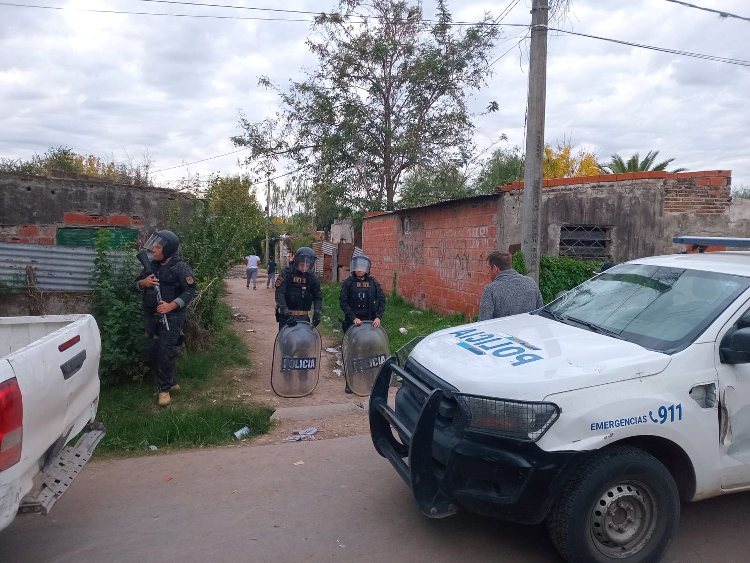 Un importante despliegue policial se vio en la zona del Hermano Indio.