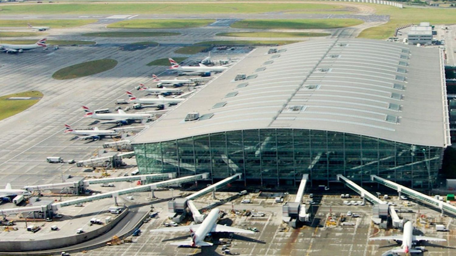 Reino Unido: El debate salud versus economía afecta al aeropuerto de Londres- Heathrow