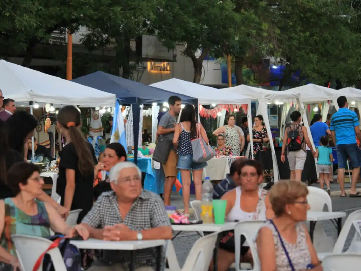 Volvieron la Peatonal  y los artesanos: “Es una posibilidad  muy importante”  