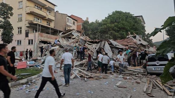 Un sismo de magnitud 6,1 sacudió el oeste de Turquía: hay heridos y edificios colapsados