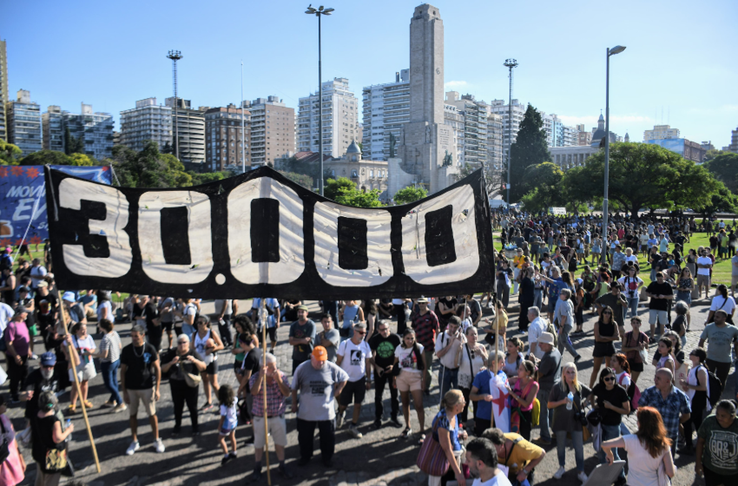 Día de la Memoria, la Verdad y la Justicia: multitudinaria marcha en las calles de Rosario