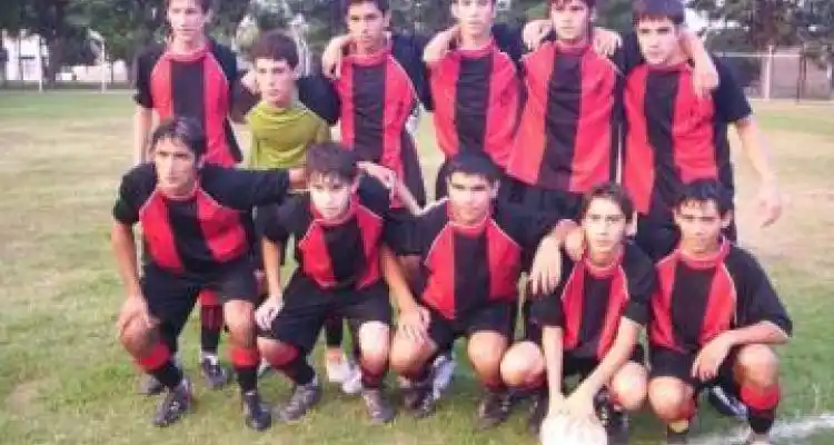 Baradero sacó ventaja en la primera semifinal