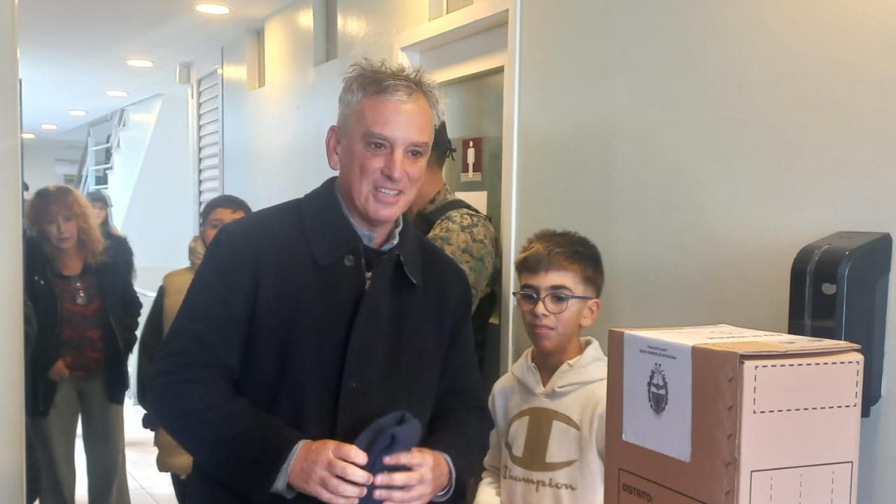 Marcelo González votó en la Escuela Centro de Formación Profesional N° 405
