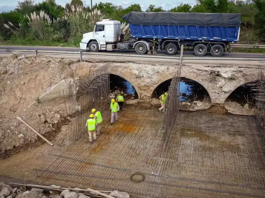 Comenzaron las obras de mantenimiento, bacheo y alcantarillado sobre la Ruta 45, en el acceso a Ibicuy