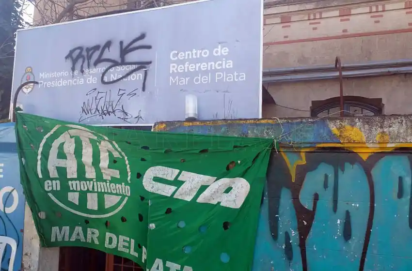 Sigue la toma en el Unzué: "La responsable de esta institución no se hace cargo"