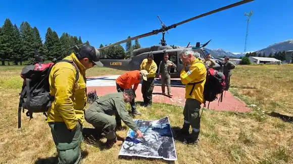 El fuego continúa en crecimiento por las condiciones climáticas en el Parque Nacional Nahuel Huapi