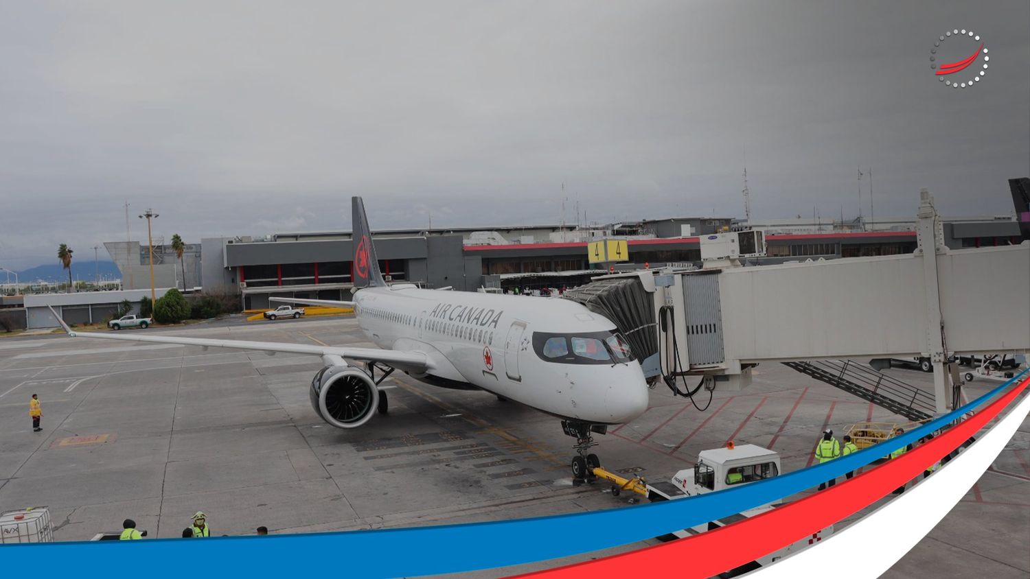 El aeropuerto de Monterrey recibió su primer vuelo sin escalas desde Canadá