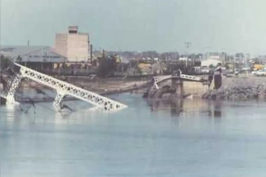 Se cumplen 40 años de la caída del Puente Colgante: un hecho que dejó una 
