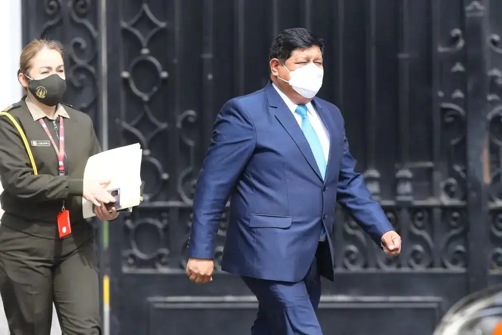 El ministro de Defensa peruano Walter Ayala que renunció en el día de ayer.